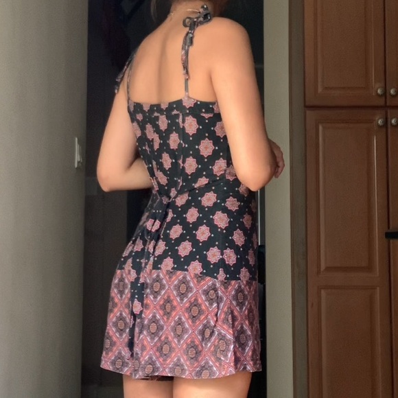 Some Days Lovin Tie Patterned Romper - Picture 4 of 9